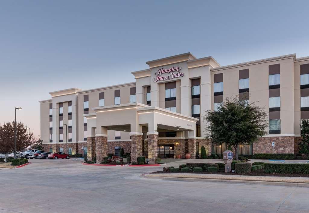 Hampton Inn & Suites Ft Worth-Burleson Exterior photo